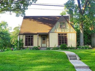 33 Taylor St, Cranston, RI 02920