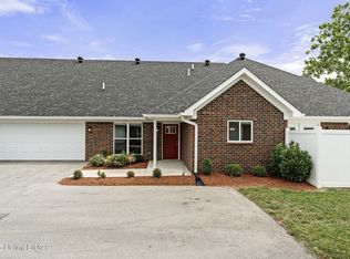 518 Eagle Pointe Dr, Louisville, KY 40214
