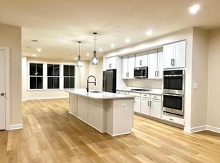 12355 Azure Ln, Fairfax, VA 22033
