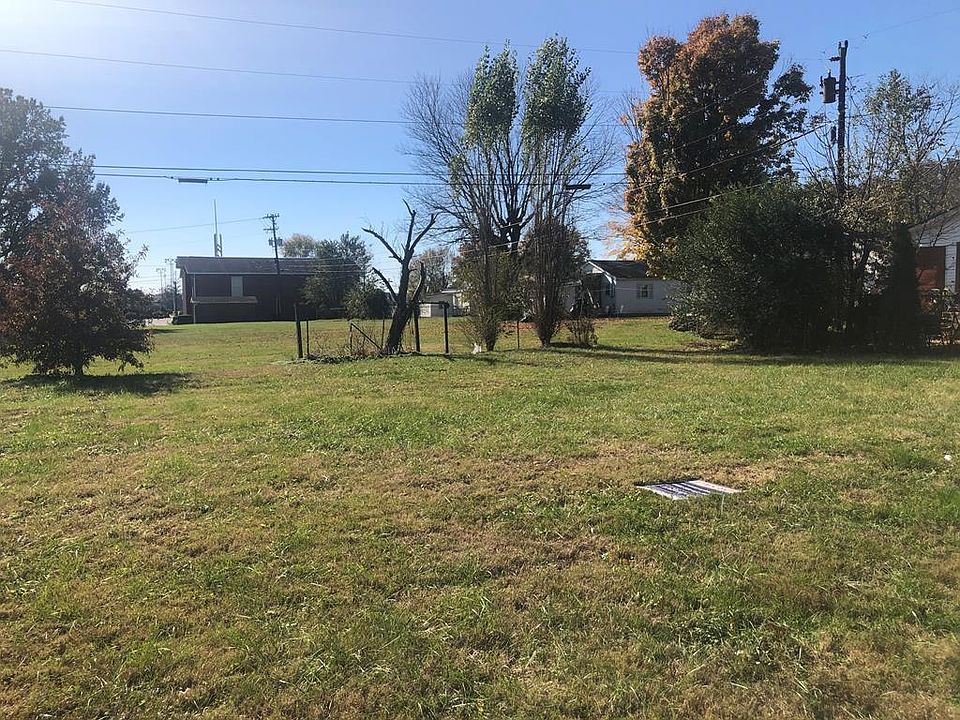 1st image of 104 Elaine Ct