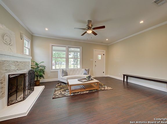 2nd image of 2020 W Huisache Ave