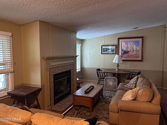 3rd image of 627 Lagoon Oaks Cir