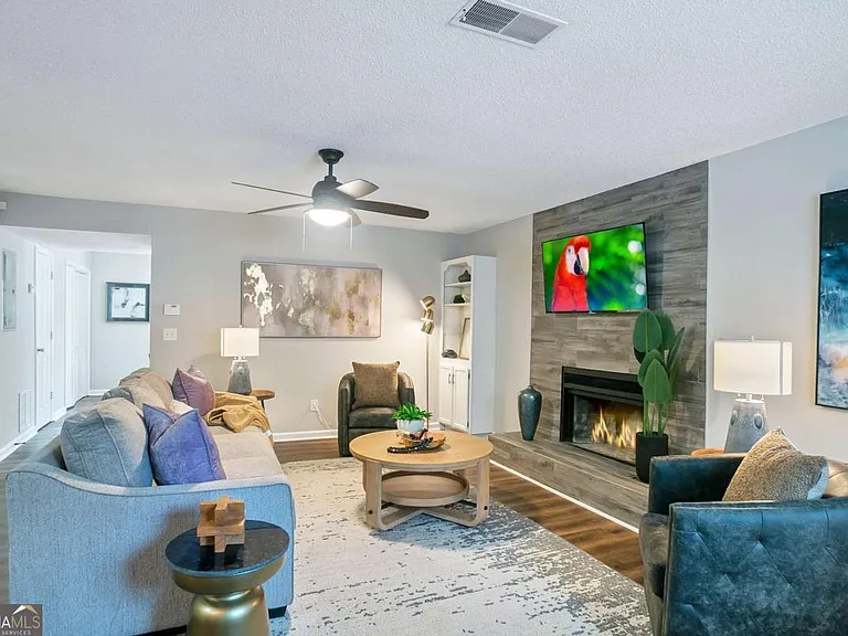 4523 Coopers Creek Cir SE — Photo 2