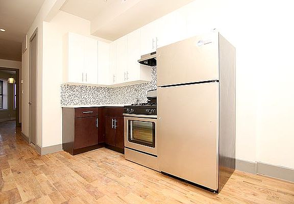 2nd image of 840 Jefferson Ave APT 1A