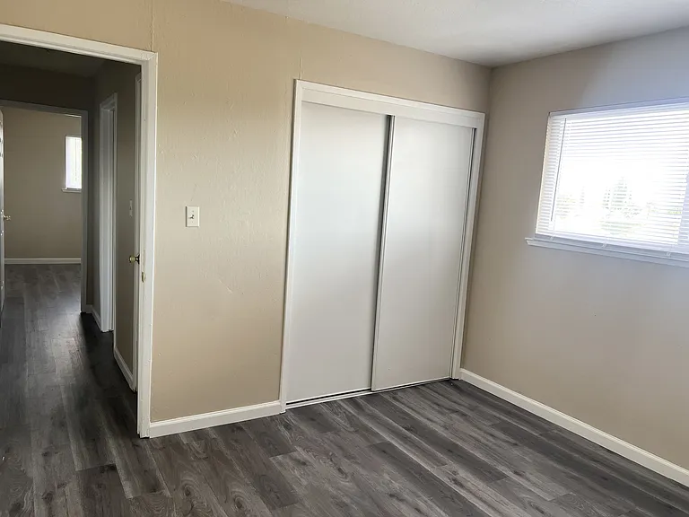 512 West Tregallas Rd — Photo 6