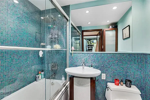 Rented by Level Group | media 13