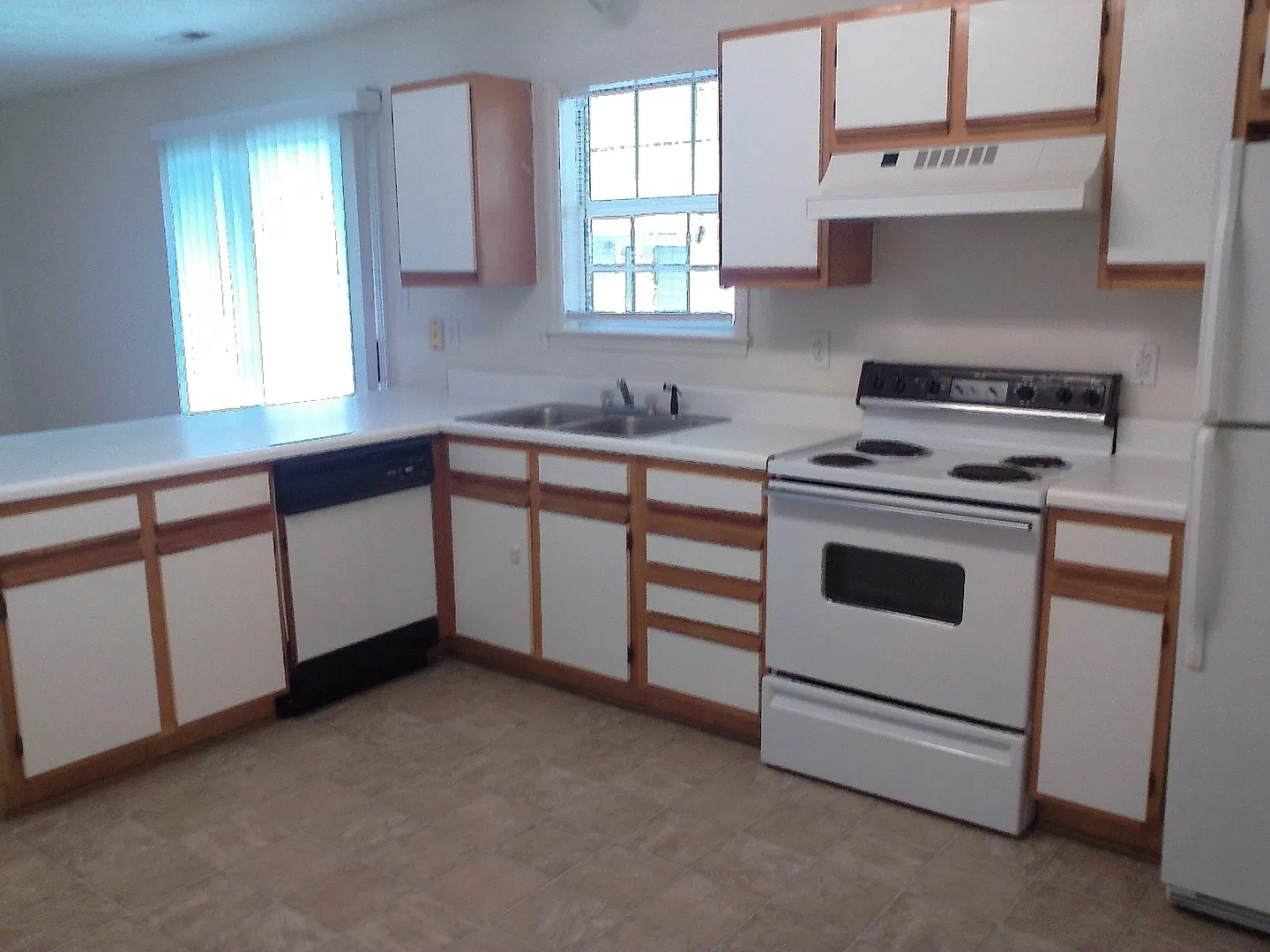 2 Bedroom, 1 bath apartment - upstairs unit — Photo 4