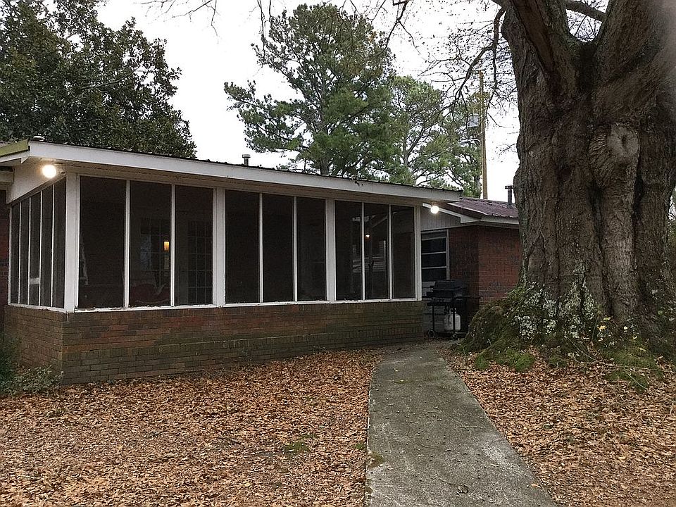 2nd image of 820 Bear Creek Rd