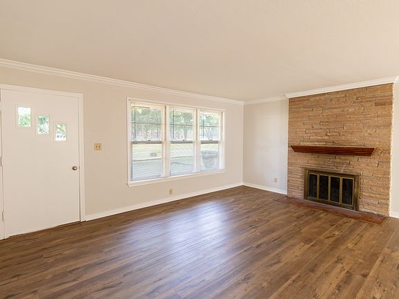 2nd image of 2400 Hampstead Ln