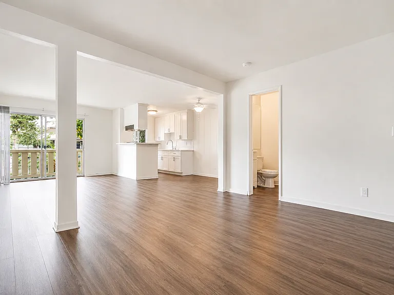 Villa La Paloma Apartments | 7722 Reseda Blvd — Photo 7