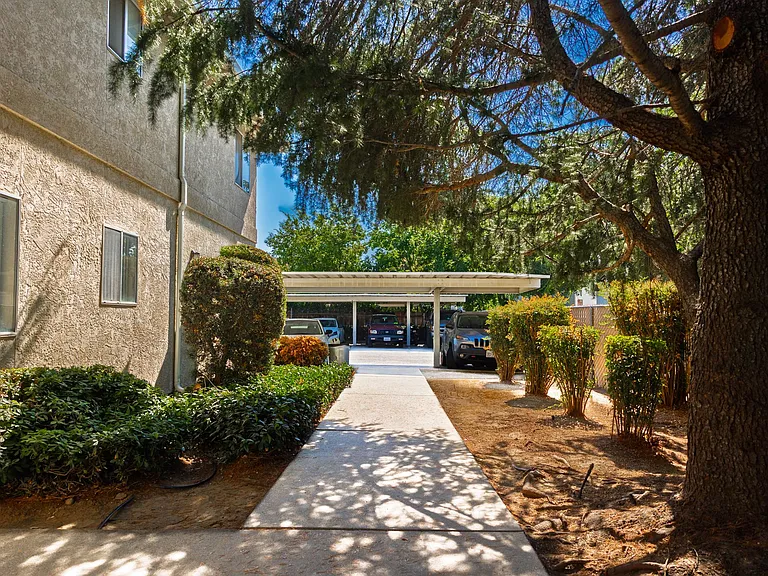 Melton Drive Apartments — Photo 26