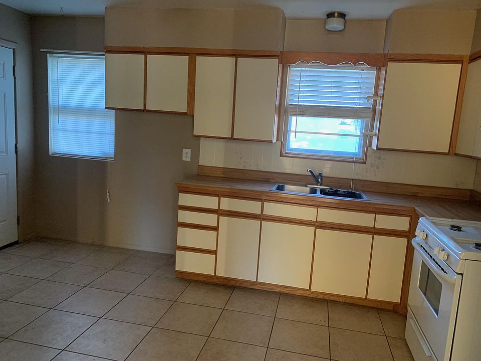 Kitchen is homey!!!