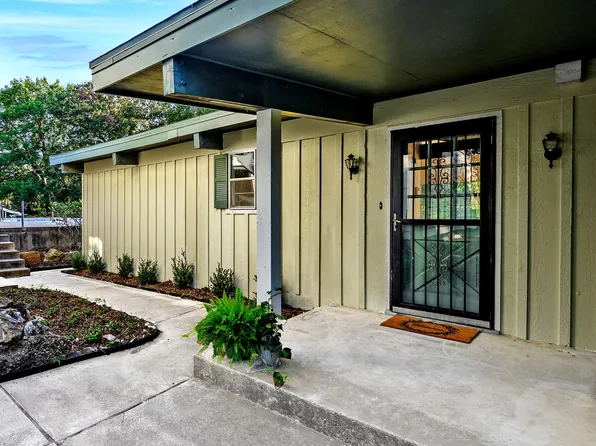 920 Hanna Dr, Denison, TX 75020