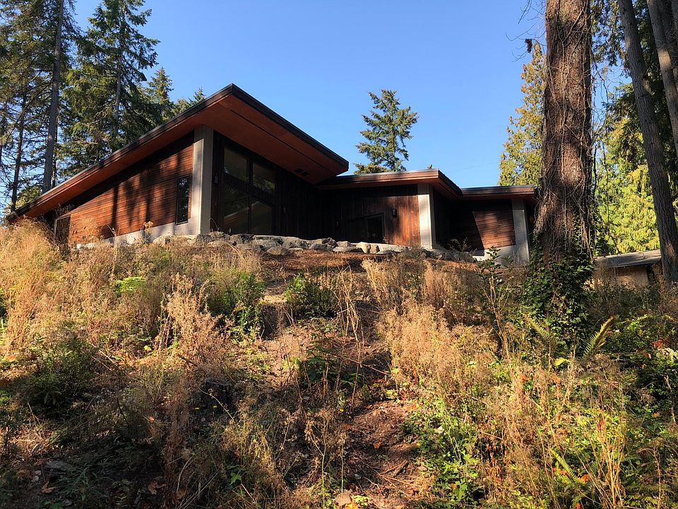 Sits high on the hill for a birds eye view. Feel like you living in your very own tree house with not a single step to take from parking to patio.