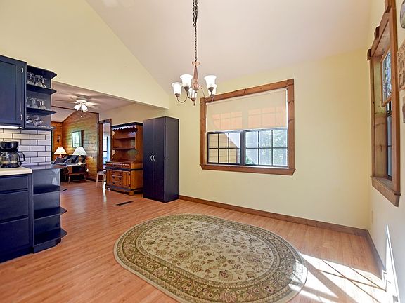 4th image of 19 Howard St