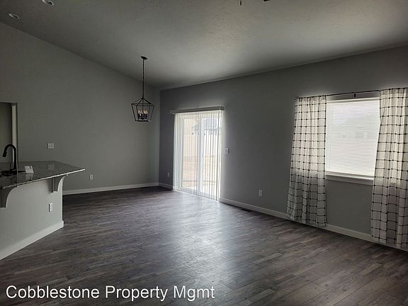 3rd image of 849 Broadmoor Ave