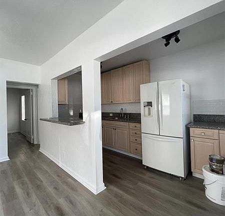 3rd image of 813 N J St
