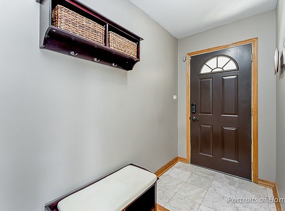 3rd image of 555 Illini Dr