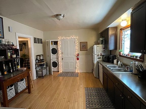 5th image of 3044 N Fratney St