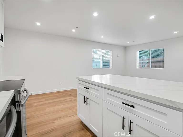 16120 Haynes St — Photo 9