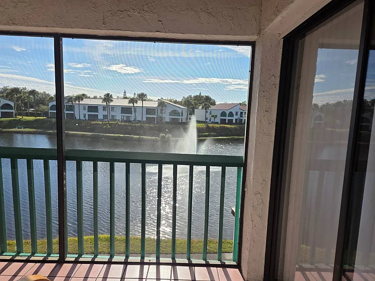 4915 Casablanca Cir #H-22 — Photo 17