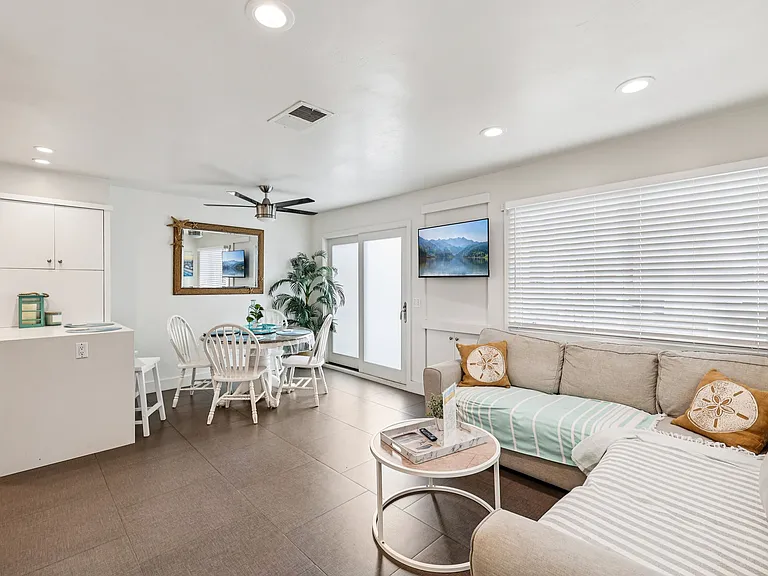 722 Sunset Ct — Photo 8