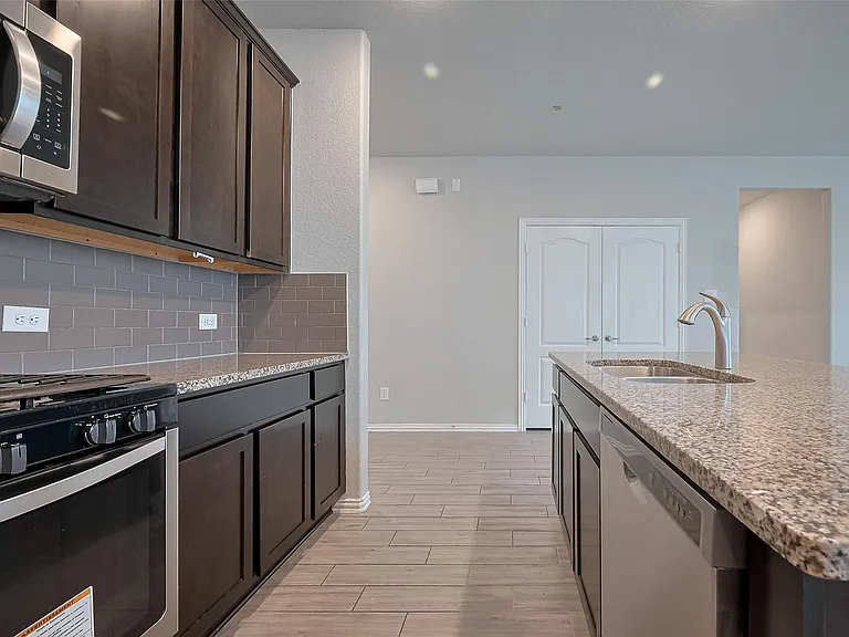 31415 Conover Dr — Photo 16