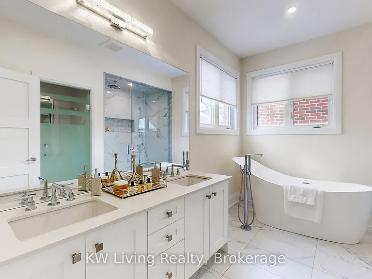 92 Giardina Cres — Photo 27