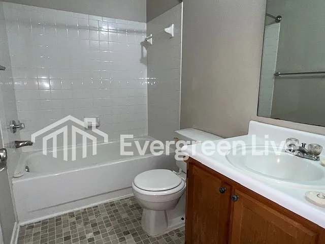 105 Celestin Ct — Photo 15