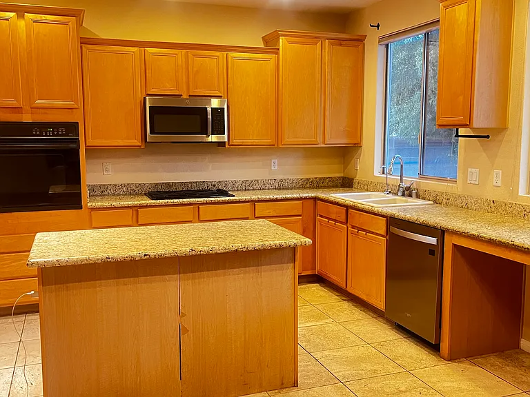 10852 Montasola St — Photo 32
