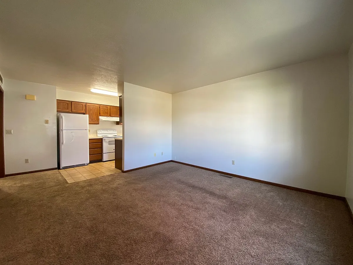 Building Photo - 122 S Silverwood Ln