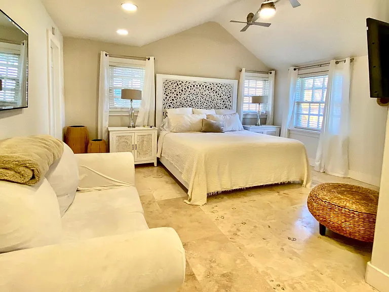 1313 Mockingbird Ln — Photo 11