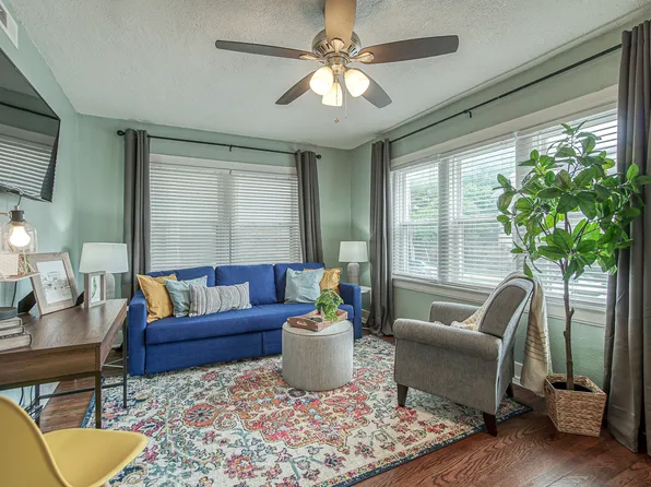 720 W 37th St #2, Kansas City, MO 64111