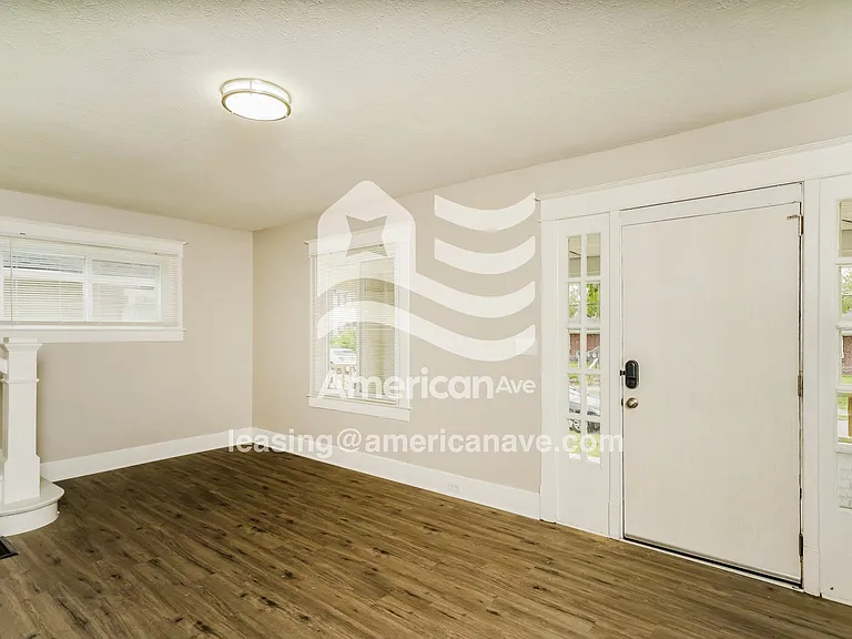 1274798_006_living_room_12696643.jpg