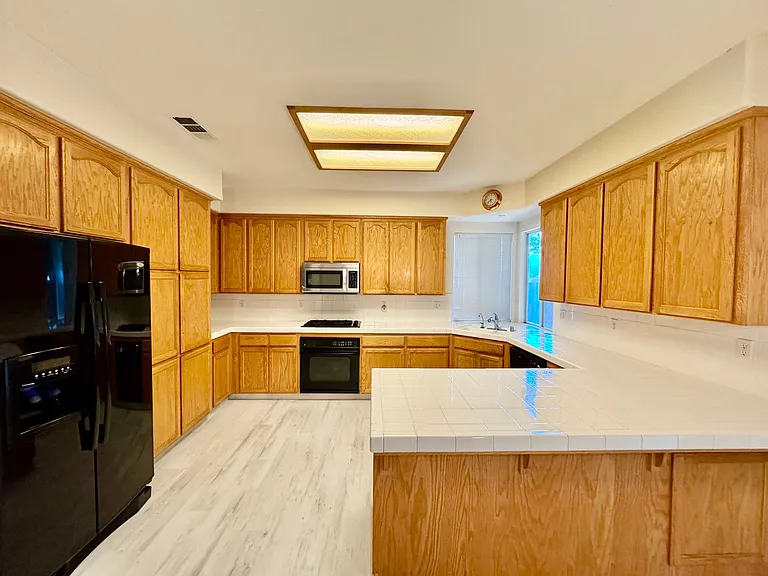 915 Cardoza Rd — Photo 5