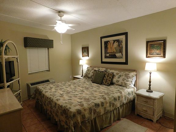 King size bed in the Master.