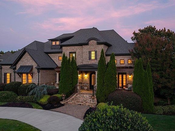 4th image of 401 Chancery Ln