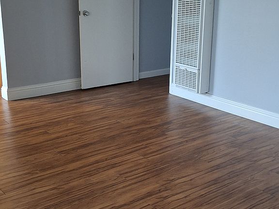 3rd image of 15 Atherwood Ave