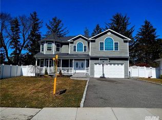 12 Steven St, Plainview, NY 11803