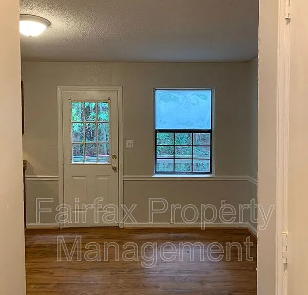 1427 Cherrycrest Dr — Photo 8