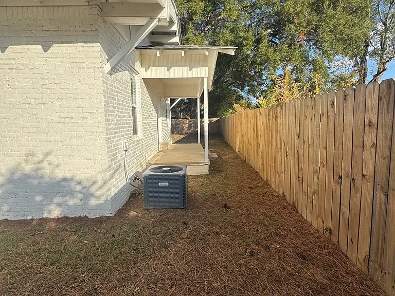 809 Caver St #1 — Photo 10