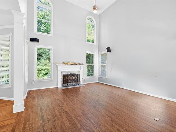 4th image of 1524 Lake Heights Cir
