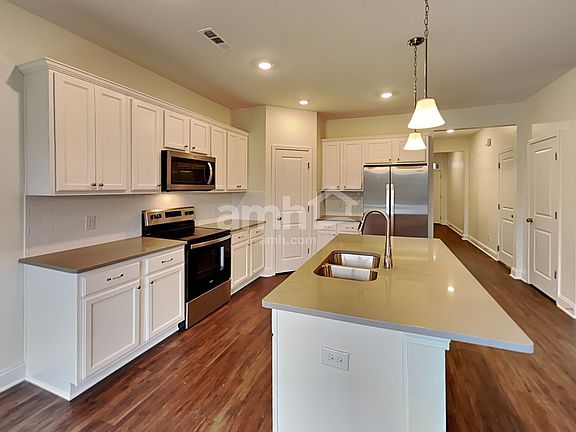 3rd image of 107 Marin Dr