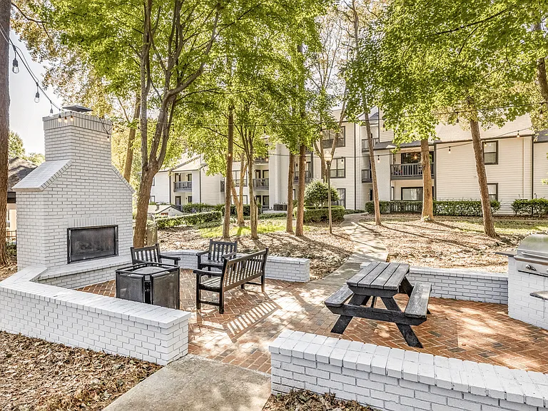 Paces Pointe Apartment Homes — Photo 25