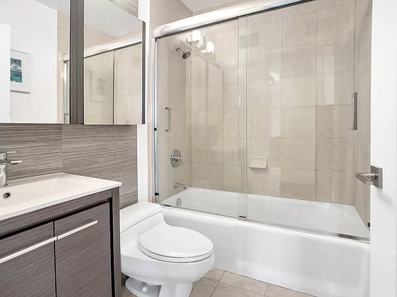 5th image of 250 E 40th St APT 33E
