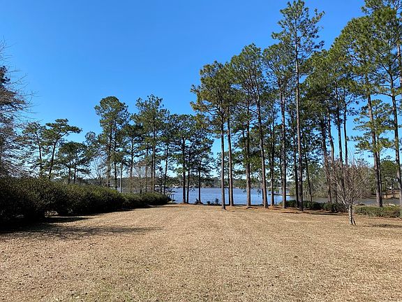 3rd image of 724 Lakeside Dr