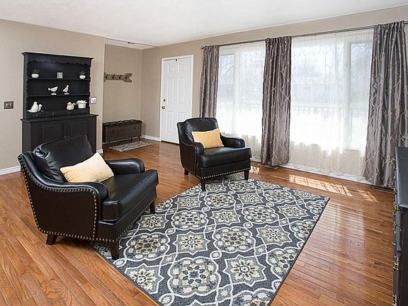 4th image of 1751 Parkhill Dr