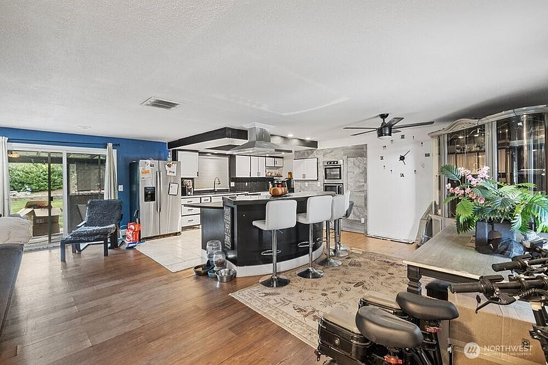 4th image of 1607 W 46th Avenue