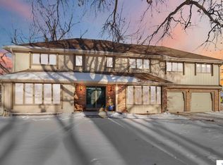 5627 Oak Hills Dr, Omaha, NE 68137