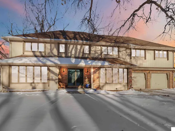 5627 Oak Hills Dr, Omaha, NE 68137